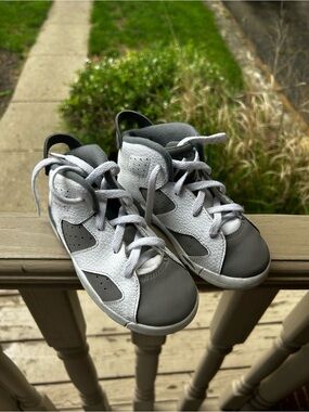 Jordan Kids Gray and White Sneaker